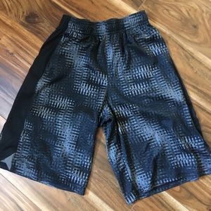 Under Armour Youth L shorts